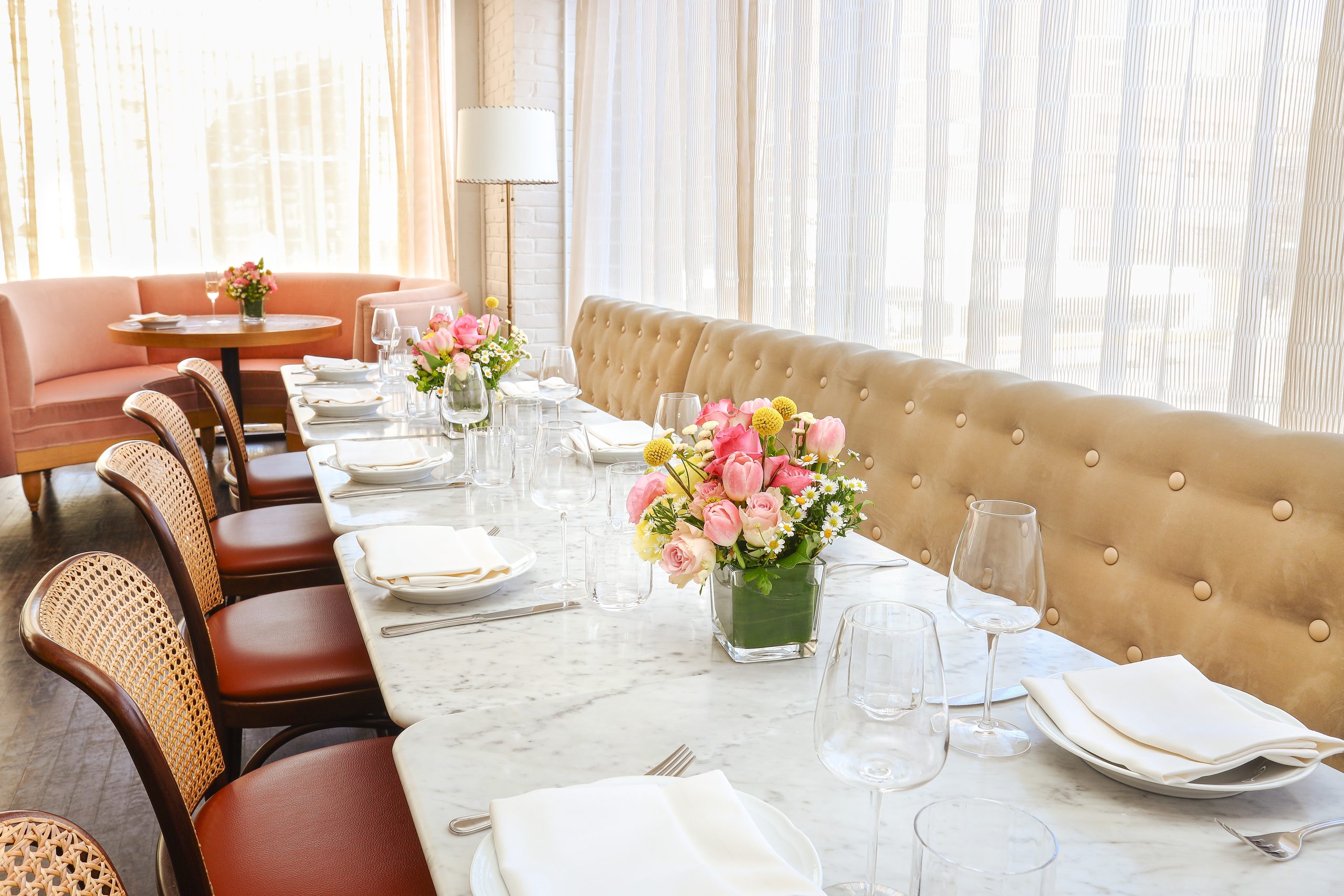 Scampo dining room set for a wedding reception